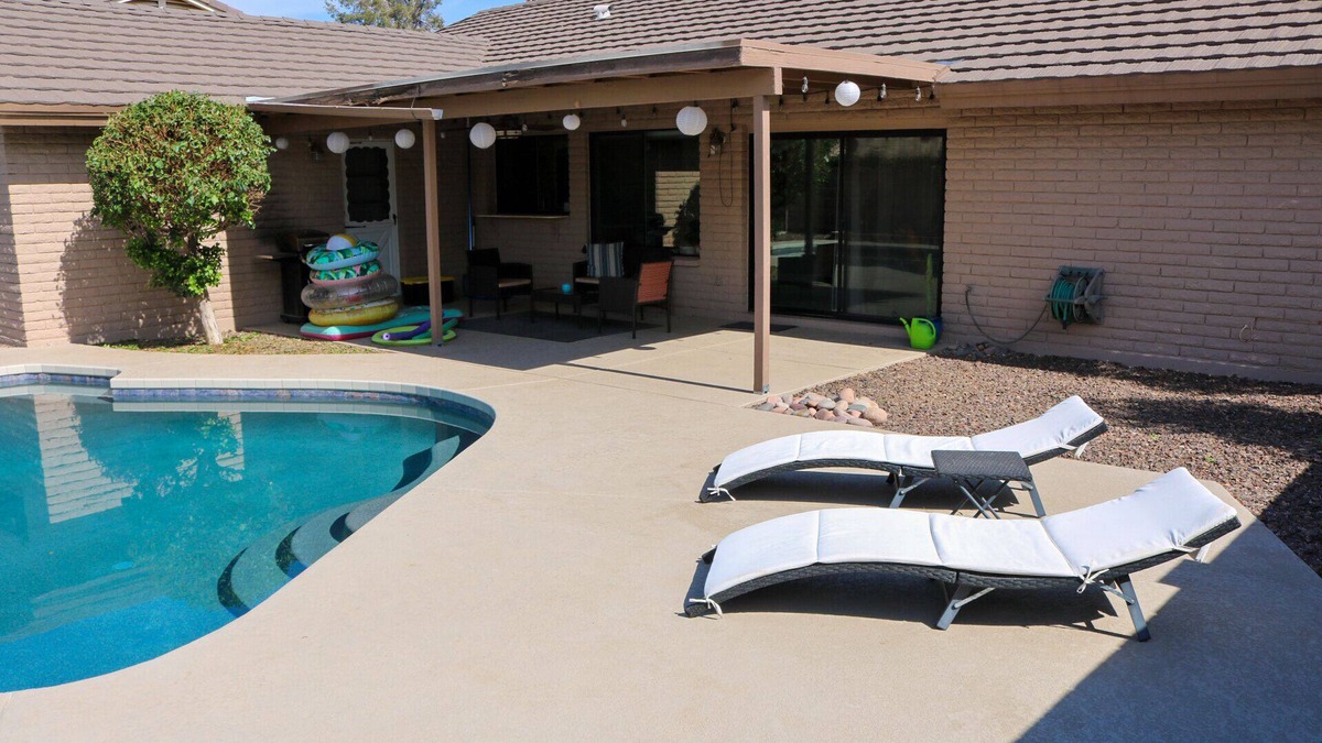 The Lakes House | Newly Renovated Quaint Tempe Home with Pool