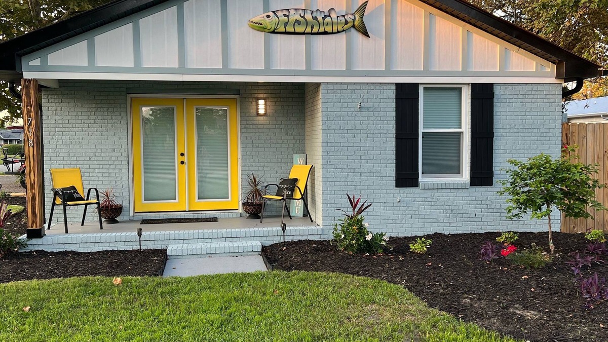 North Carolina Coast House | Newly renovated Beach House on Carolina Beach, PET FRIENDLY with BOAT PARKING!