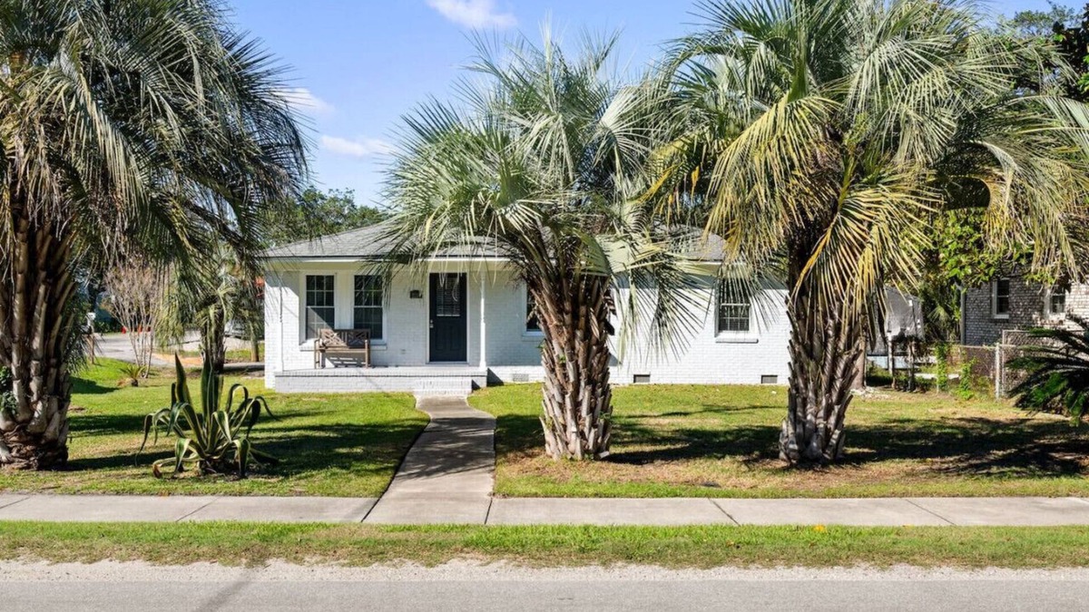 Old Village House | Newly Renovated - Walk to Shem Creek Restaurants!