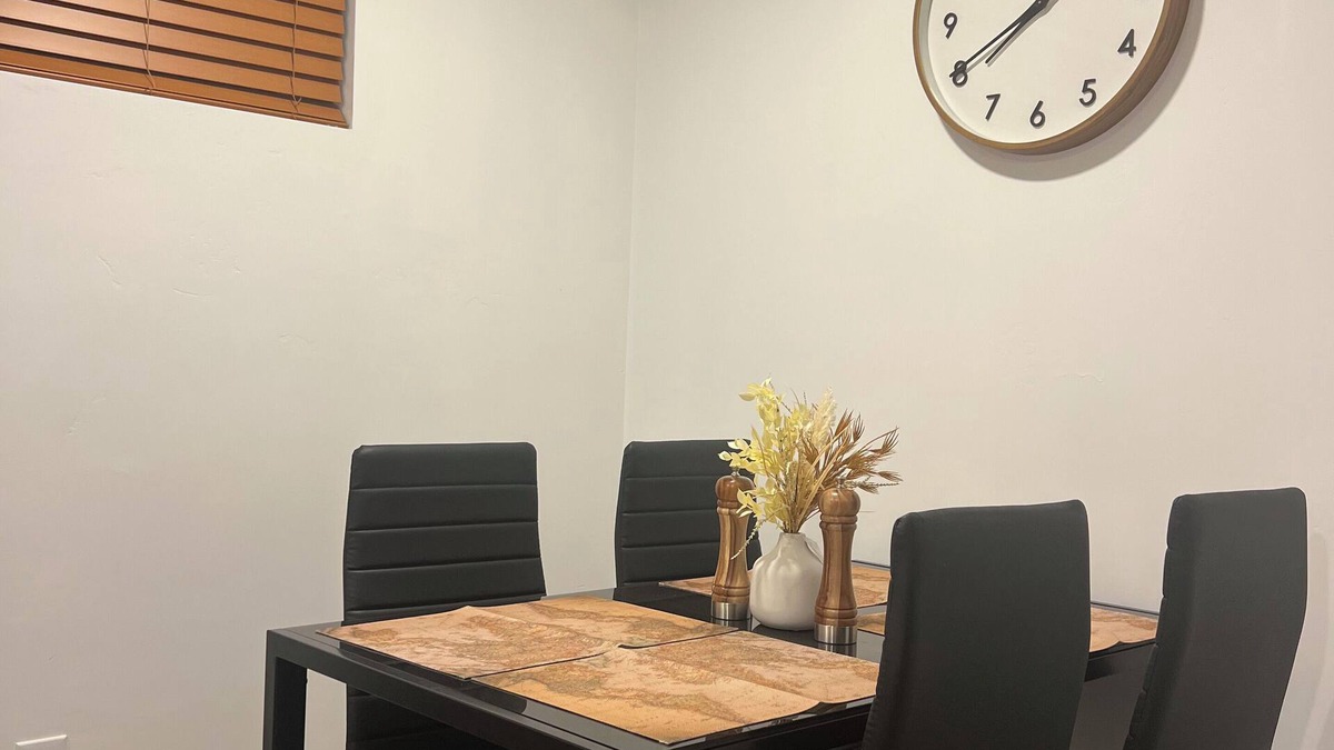 Glendale House | Newly Renovated Split-Level Lower Unit 2-bedroom house in Salt Lake, With WiFi