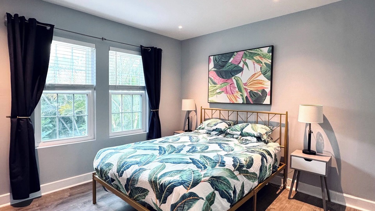 Southside House | Newly Renovated: 1 BDR 5 min to Palm Beach!