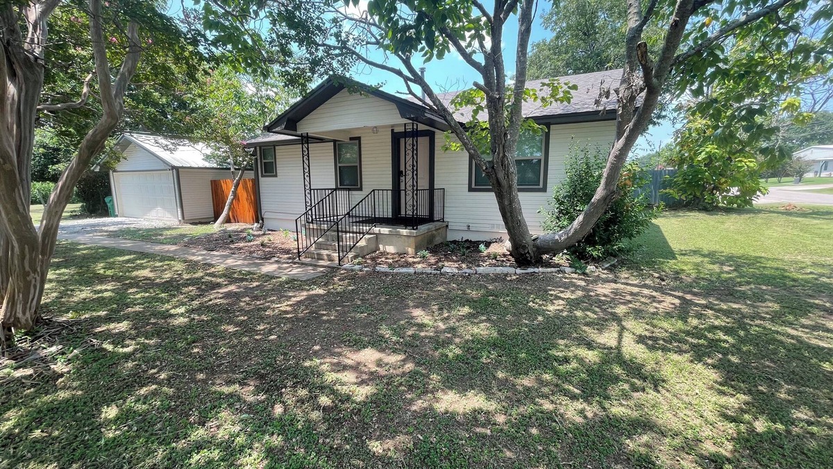 Robinson House | Newly Renovated Winnie House Near Baylor!