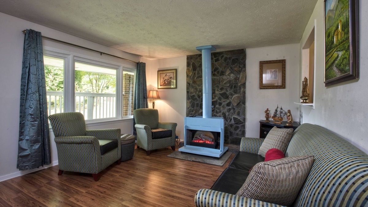 Lithonia House | NEWLY TOTALLY RENOVATED in Lithonia, sleeps 8 people 10 parking's.! WIFI