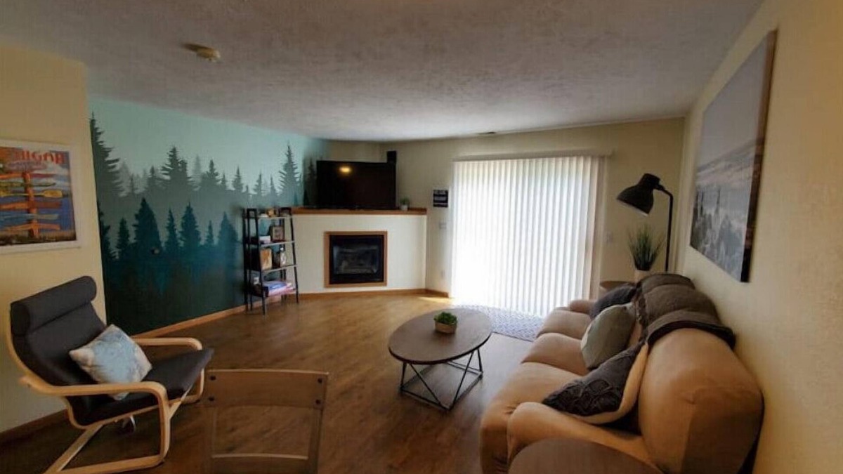 Holiday Hills House | Newly Updated 2 Bedroom Townhome with Fireplace