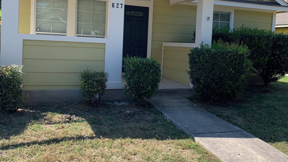 Historic Garderns House | Newly Updated 3 Bedroom Home in Downtown San Antonio