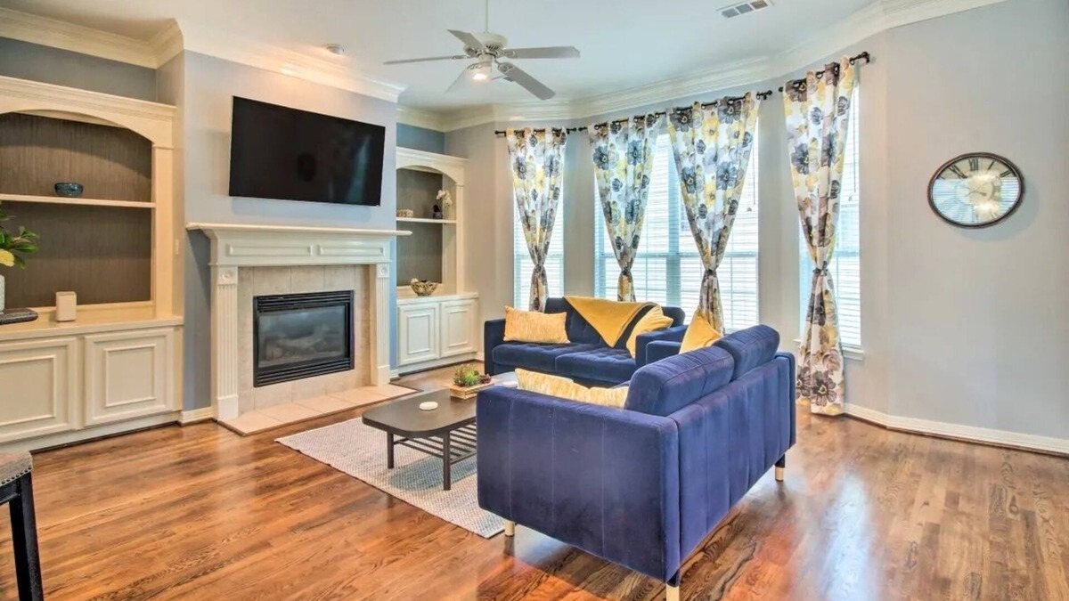 Washington Ave./ Memorial Park House | Newly updated, bright & airy townhouse!