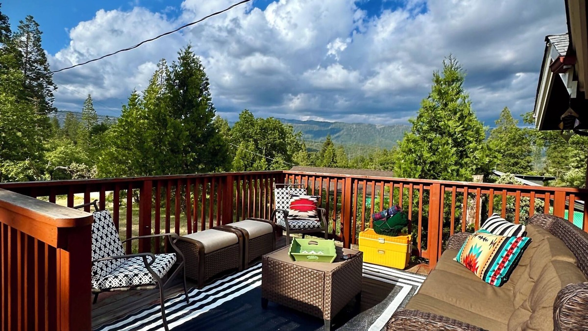 Oakhurst Cabin | Newly updated! Our cozy cabin at Bass Lake-Yosemite is awaiting your arrival!