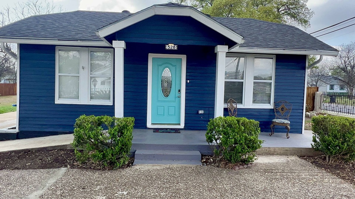 Harlandale House | Newly Upgraded, Cozy home 7 minutes from Downtown
