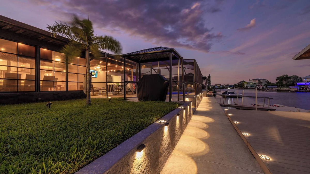 Spring Hill House | *NewlyRemodeled/Tiki Bar/Waterfront/Heated Pool/games