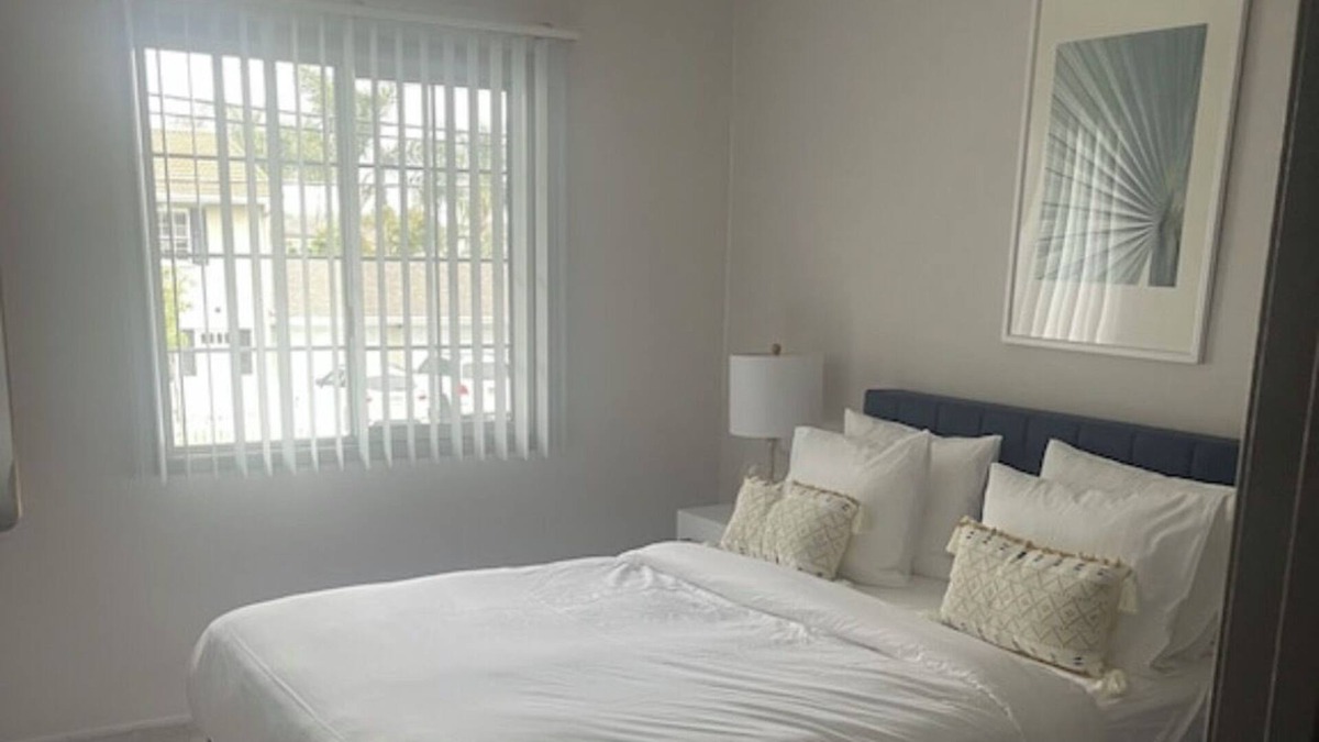 East Side Costa Mesa Apartment | Newport Beach Apartment