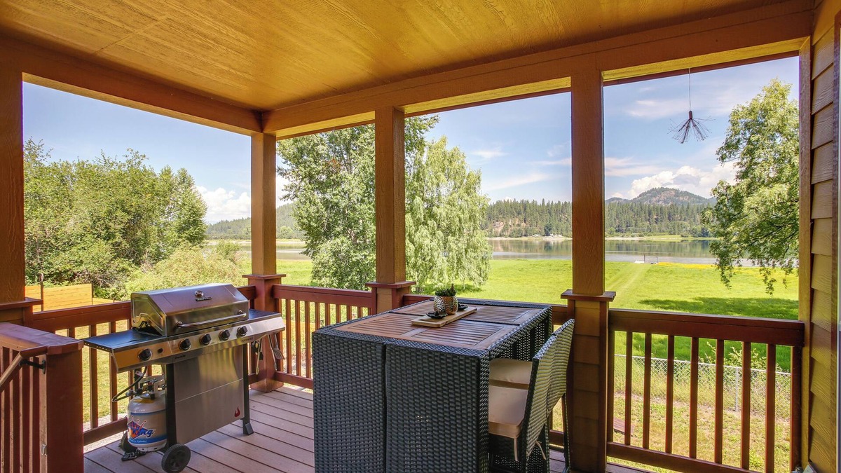 Newport Cabin | Newport Riverfront Home w/Deck + Fire Pit!