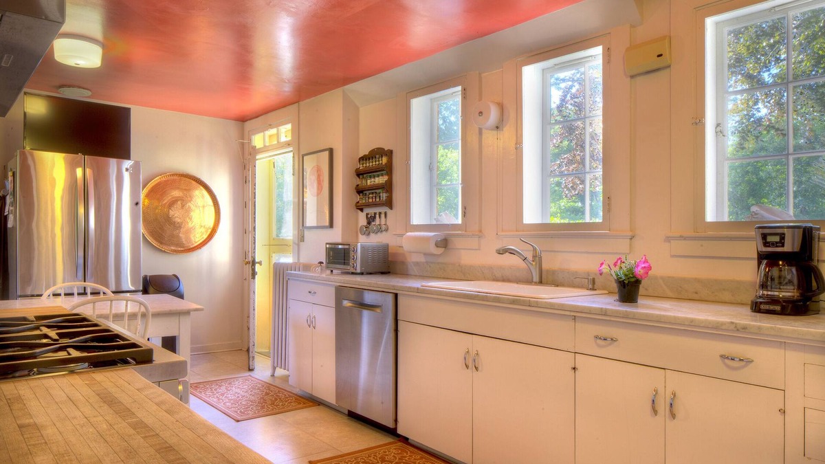 Ocean Drive House | NEWPORT-Royden, a private family estate on 2 1/2 acres with beach rights