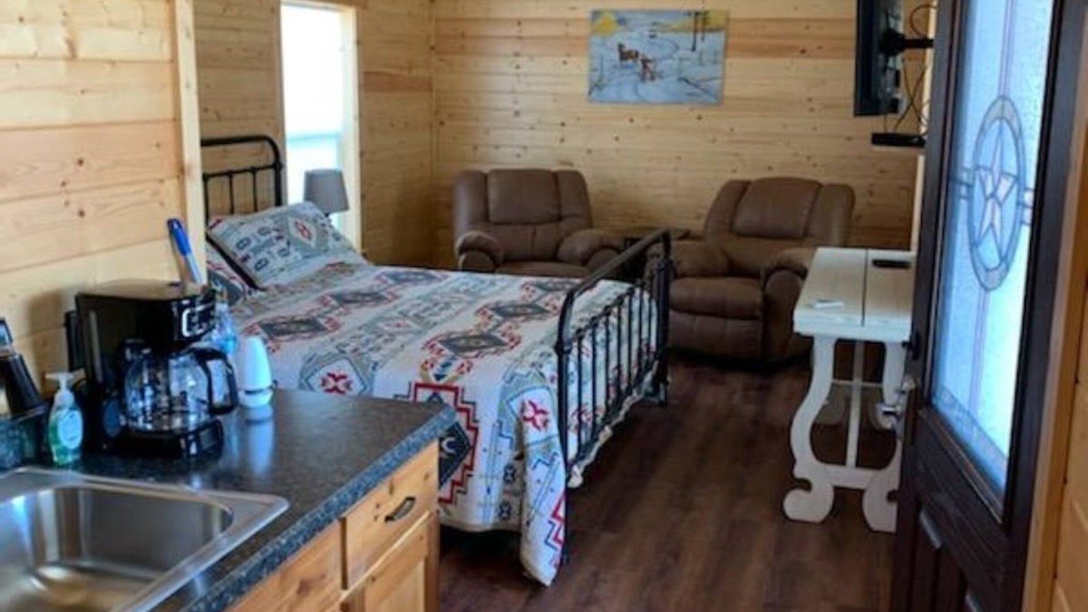 Hamilton Cabin | Next to Circle T Cabin 9