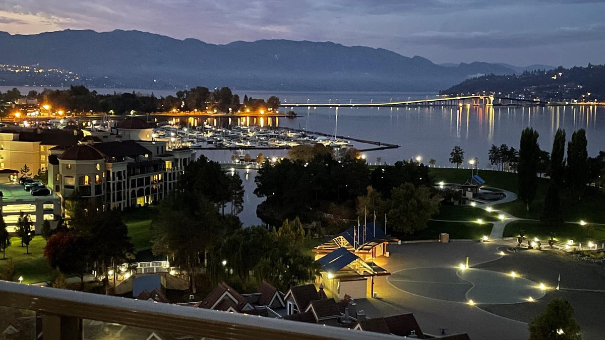 North End Condo | NEXT TO MEMORIAL CUP ! Downtown Lakefront Luxury. Amazing Views! Pools, hot tubs
