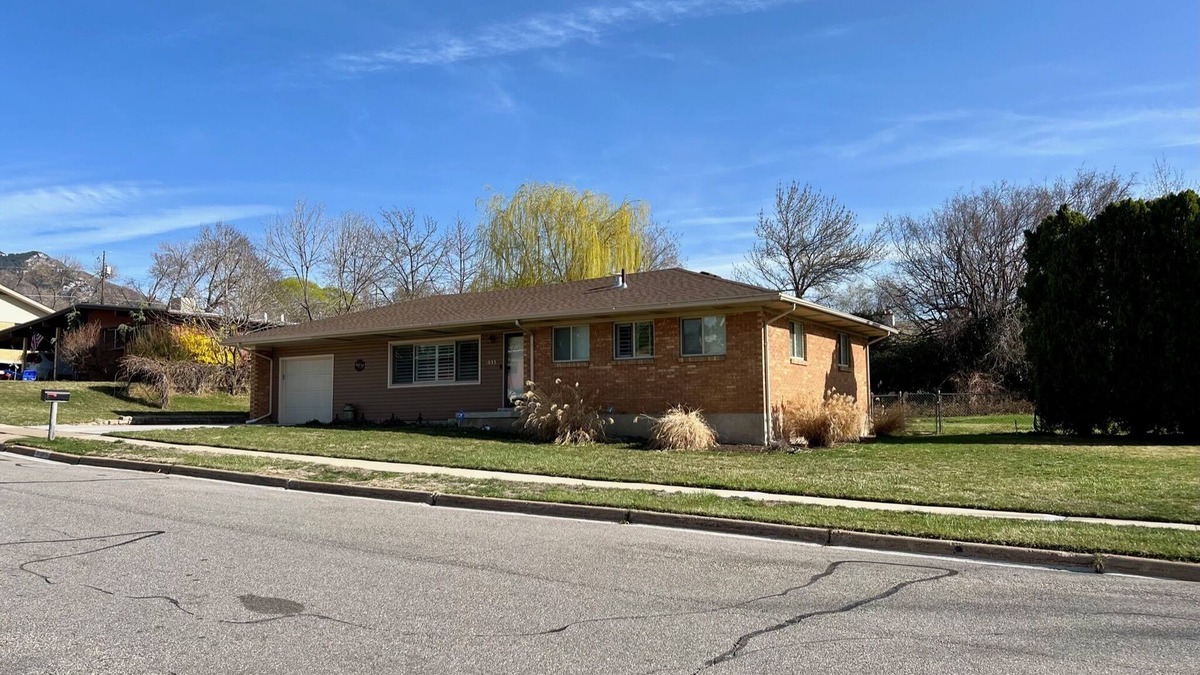 Ogden House | Next to Weber State and McKay-Dee Hospital, close to foothills. Patio and grill.