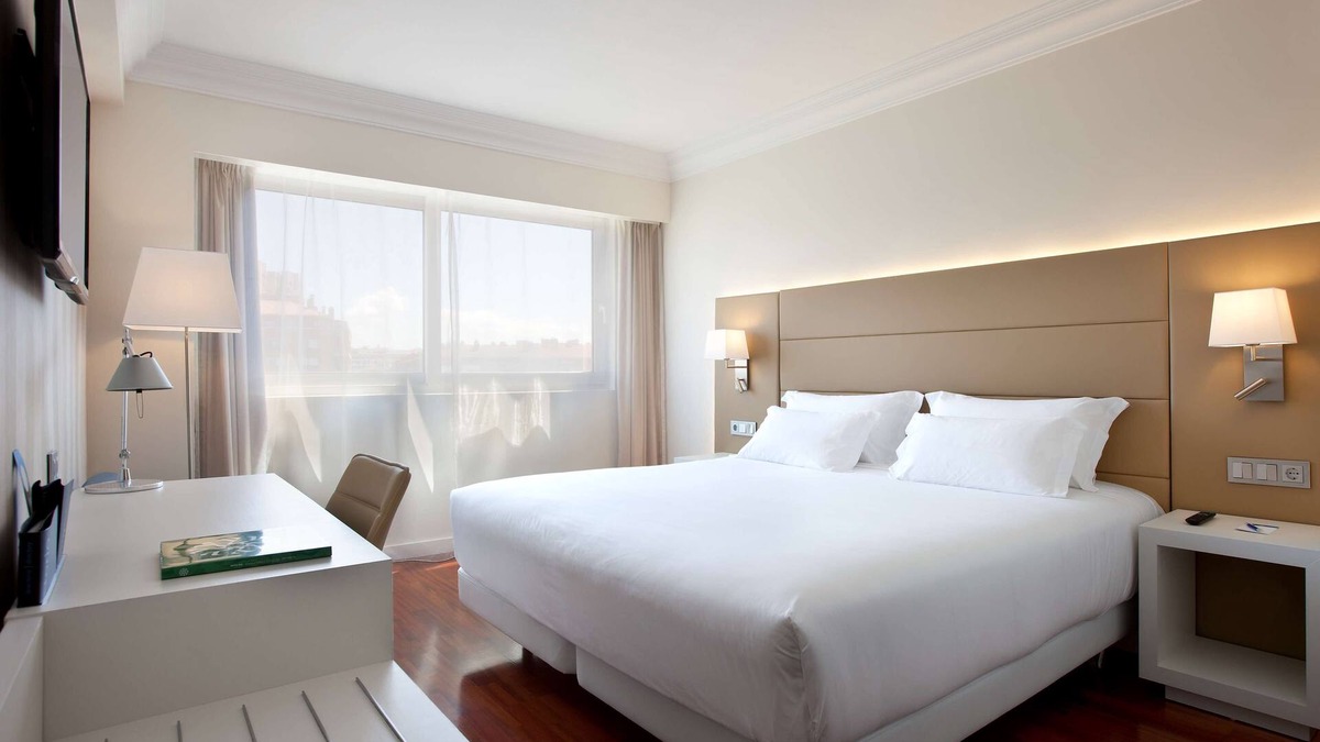 San Juan Hotel | NH Pamplona Iruña Park