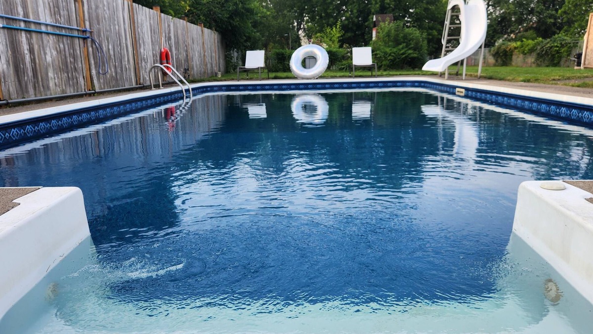 Chippawa Other | Niagara Farmhouse Cottage with Attic & heated Pool