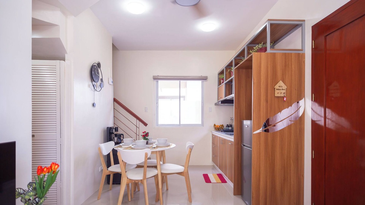 Dauis House | Nice 2-bedroom house with AC and fastest WiFi in charming Dauis