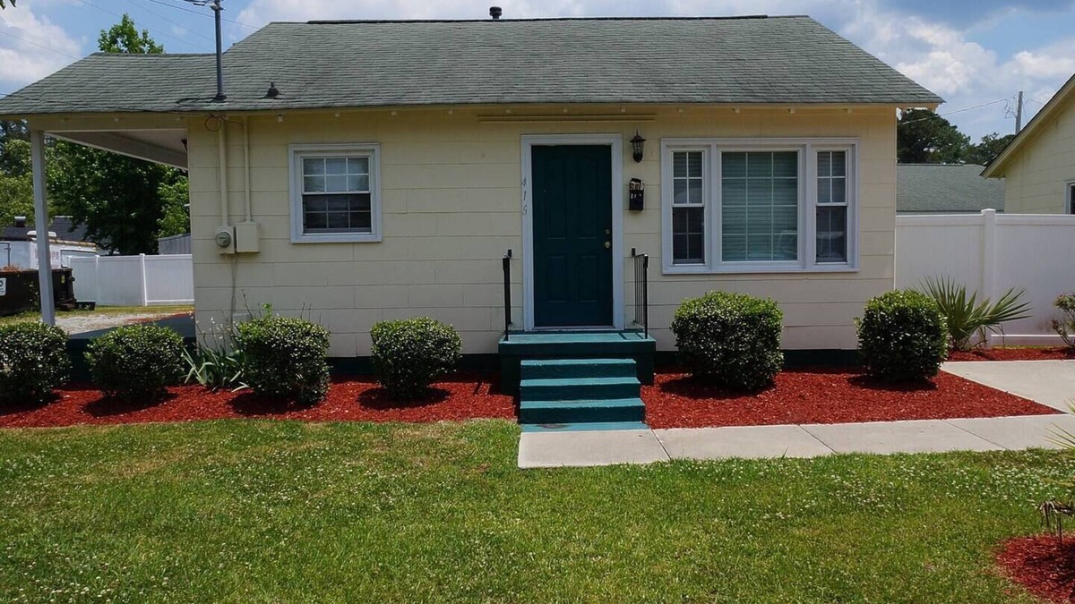 New Bern Cottage | Nice 2 BR Cottage Near Downtown WIFI and Kitchennn