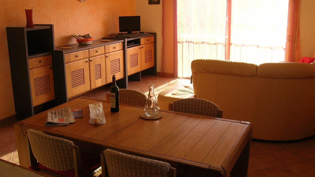 Fabron Apartment | Nice, 3 rooms 500m. beaches and the Promenade des Anglais, private parking