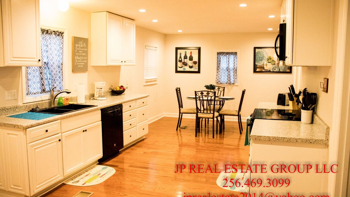 Decatur House | Nice 3br 2.5 Bath House Near Cooks Museum - Decatur AL