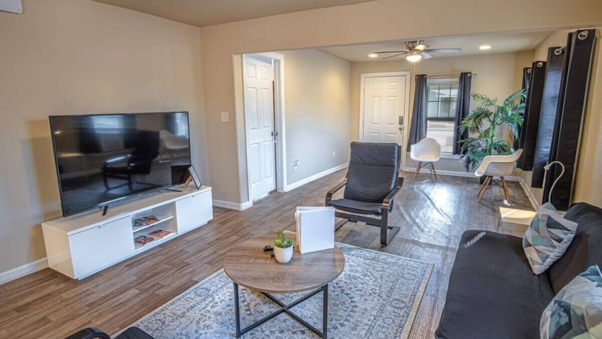 Arena District House | Nice 3BR/2BA Near Downtown 2 min At&t Center