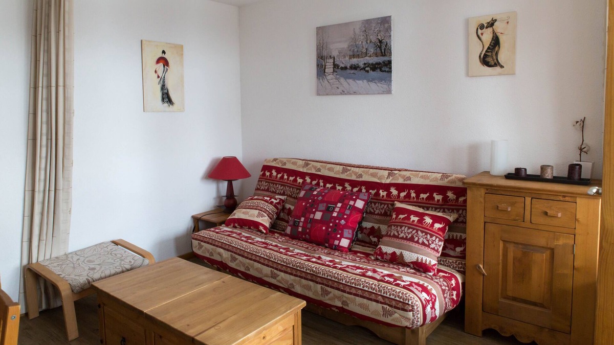 Val-Thorens Apartment | Nice 409 sq ft 3 rooms in the centre of the resort, right on the slopes
