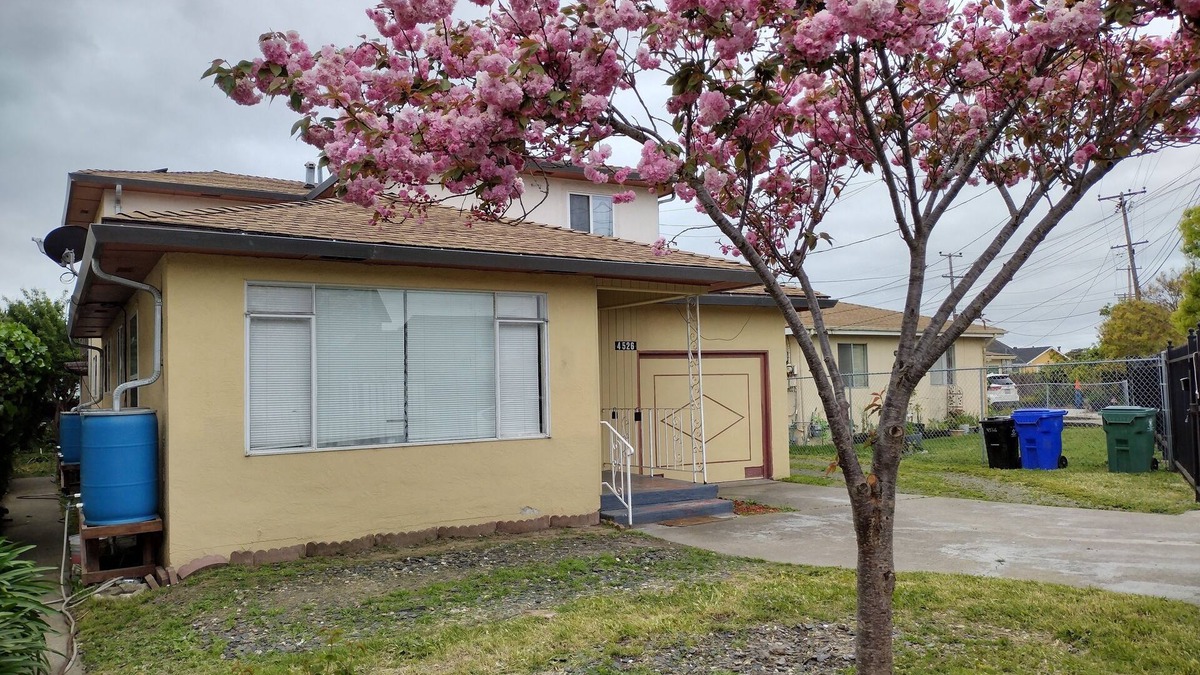 Richmond House | Nice 4br/3bath house unit walk to Del Norte BART