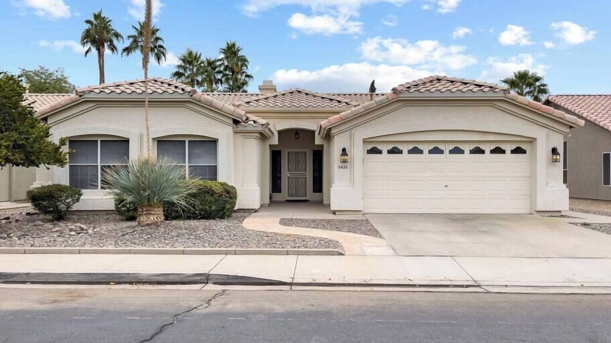 Chandler House | Nice! 5 Bedroom Single-Story Chandler Home