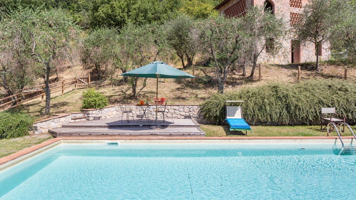 Lucca Villa | Nice apartment in villa with pool, WIFI, TV, patio, pets allowed, panoramic view, close to Lucca