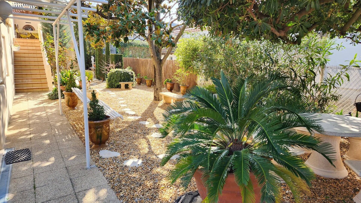 Arles Apartment | Nice and bright 75m² apartment with garden fenced