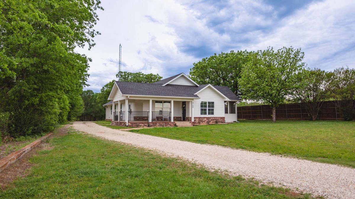 Waco House | Nice and quiet just minutes from Magnolia