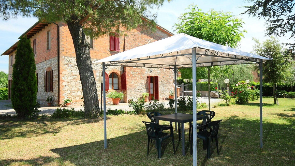 Guistrigona Villa | Nice apartment in villa for 5 people with WIFI, TV, patio, pets allowed and parking