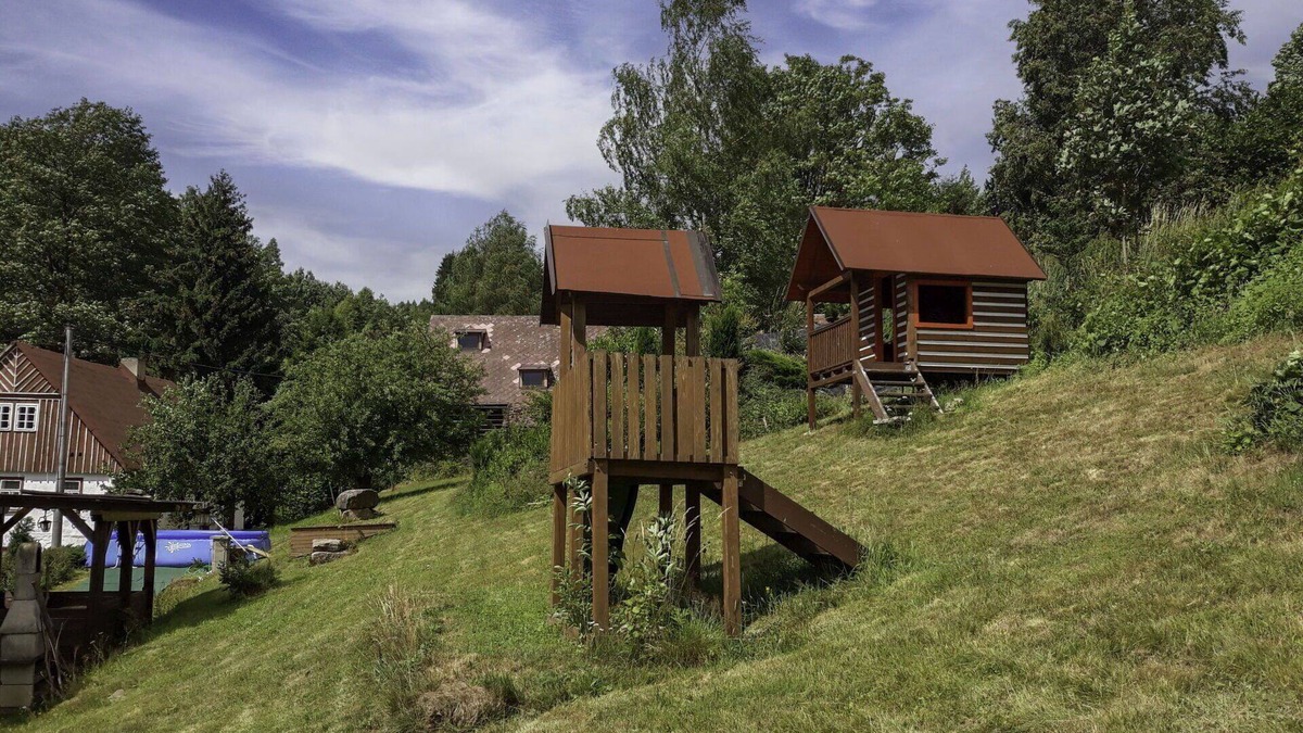 Starkov Villa | Nice apartment in villa for 6 people with WIFI, pool, TV, patio and pets allowed