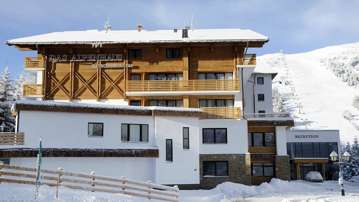 Katschberg Apartment | Nice apartment for 4 guests with pool, WIFI, TV, balcony, pets allowed and panoramic view