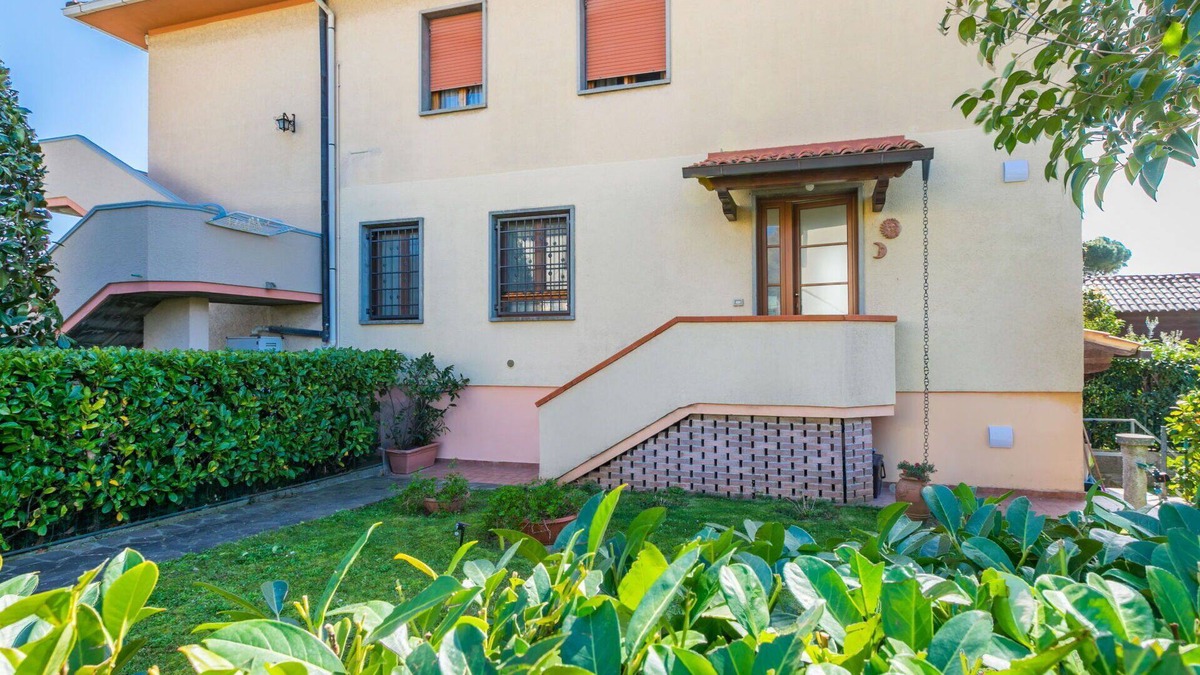 Rosignano Solvay Apartment | Nice apartment for 4 people with WIFI, A/C, TV and patio