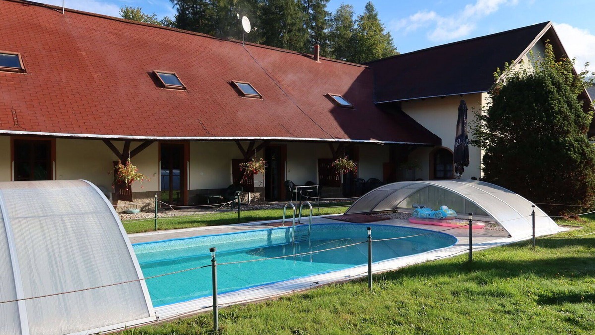 Desna Apartment | Nice apartment for 4 people with pool, WIFI, TV, patio and parking