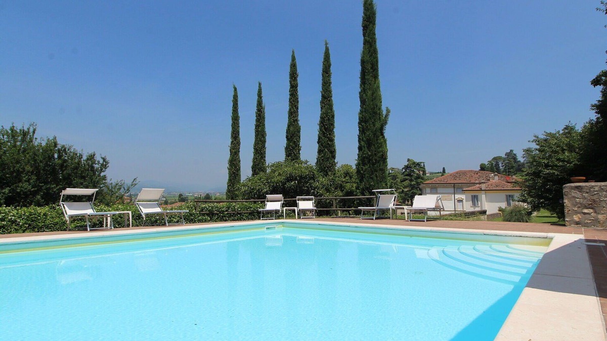 Colognola ai Colli Apartment | Nice apartment for 8 people with WIFI, A/C, pool and TV, close to Verona