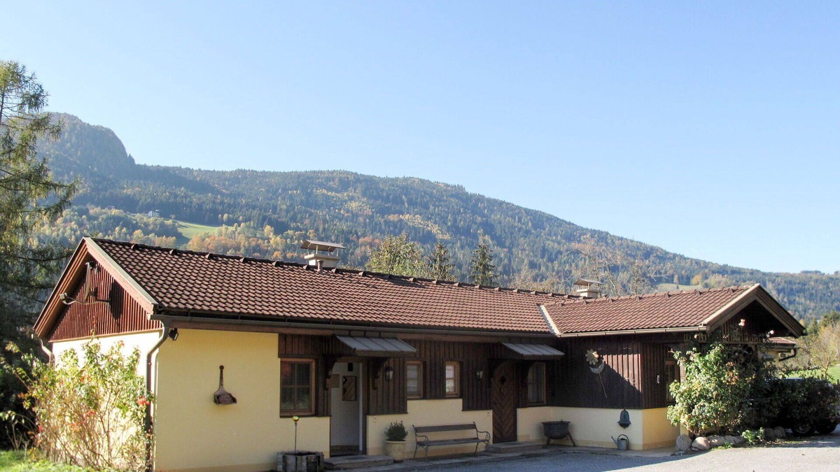 Treffen Villa | Nice apartment in villa for 4 people with WIFI, TV, terrace and pets allowed
