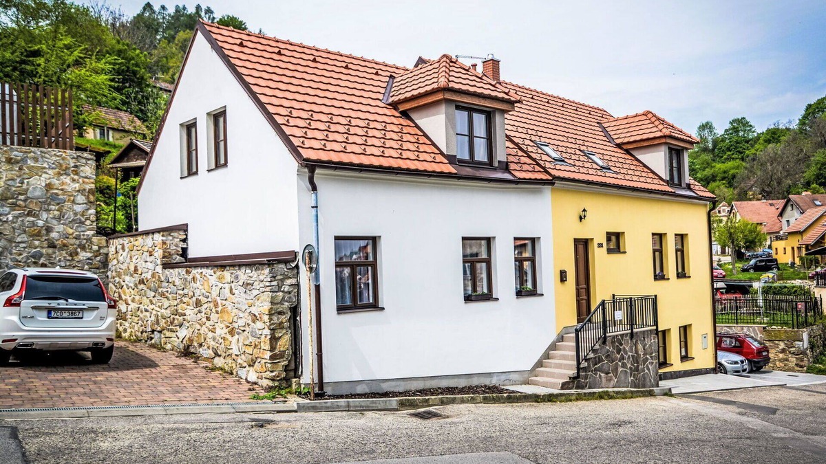 Cesky Krumlov Apartment | Nice apartment for 5 guests with WIFI, patio, pets allowed and parking