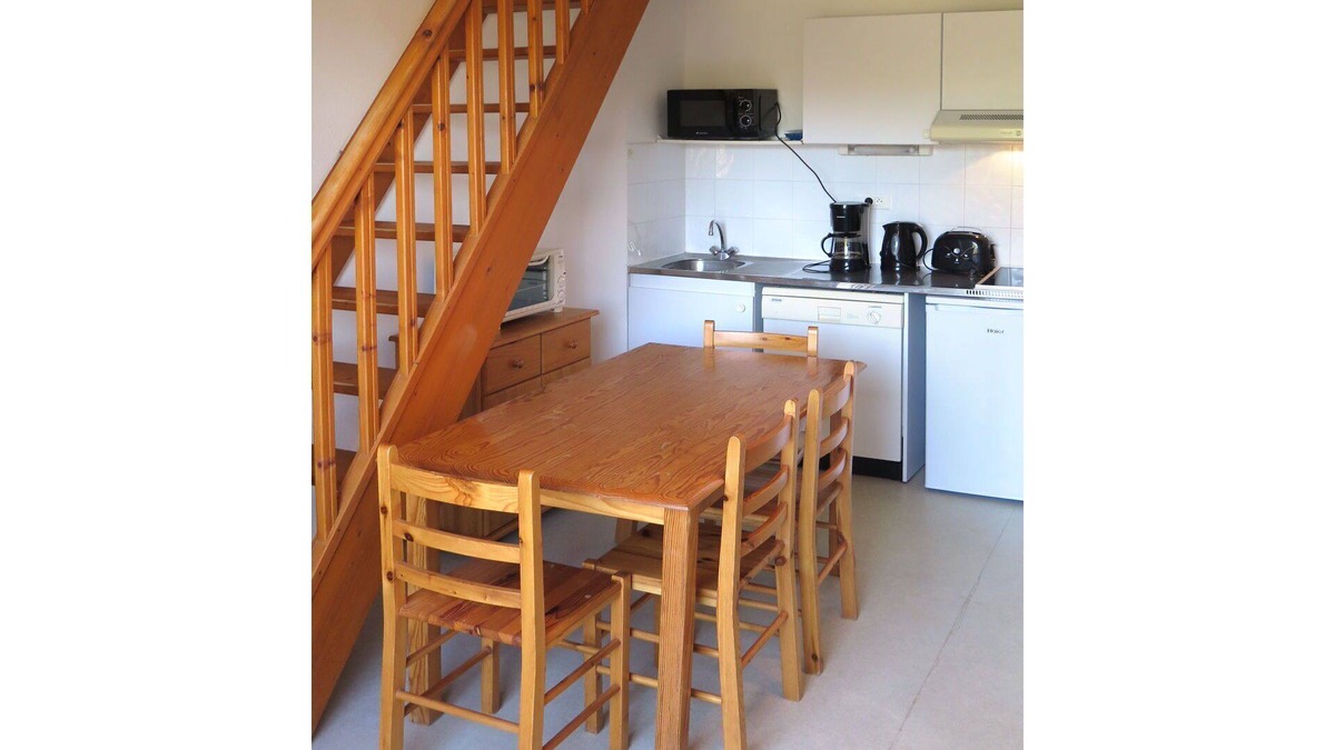 Carcans Plage Apartment | Nice apartment for 6 guests with TV, terrace, pets allowed and parking