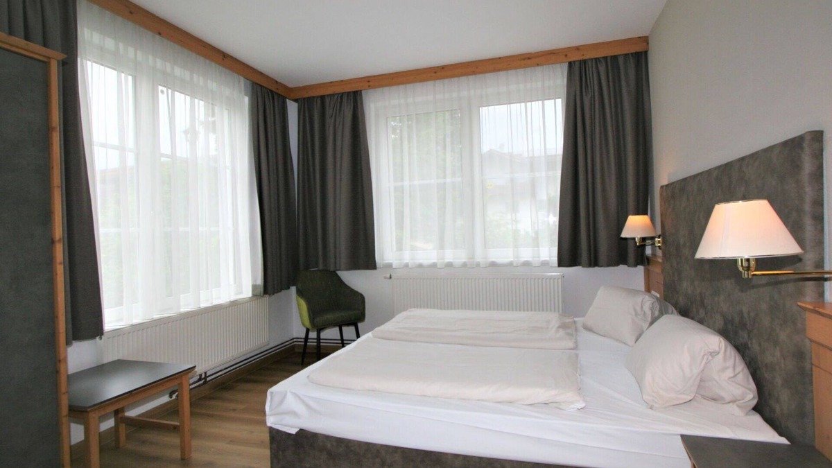 Stumm Apartment | Nice apartment for 10 people with WIFI, pool, TV, terrace and pets allowed