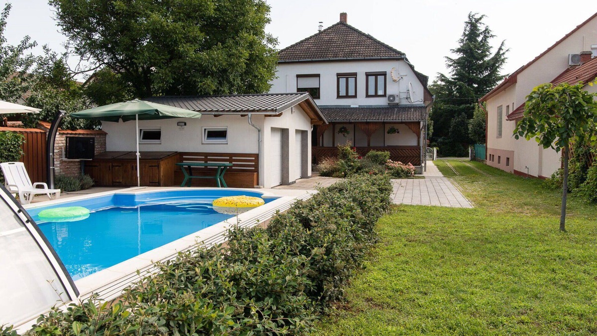 Balatonkeresztur Apartment | Nice apartment for 10 guests with A/C, WIFI, private pool, TV, balcony and parking