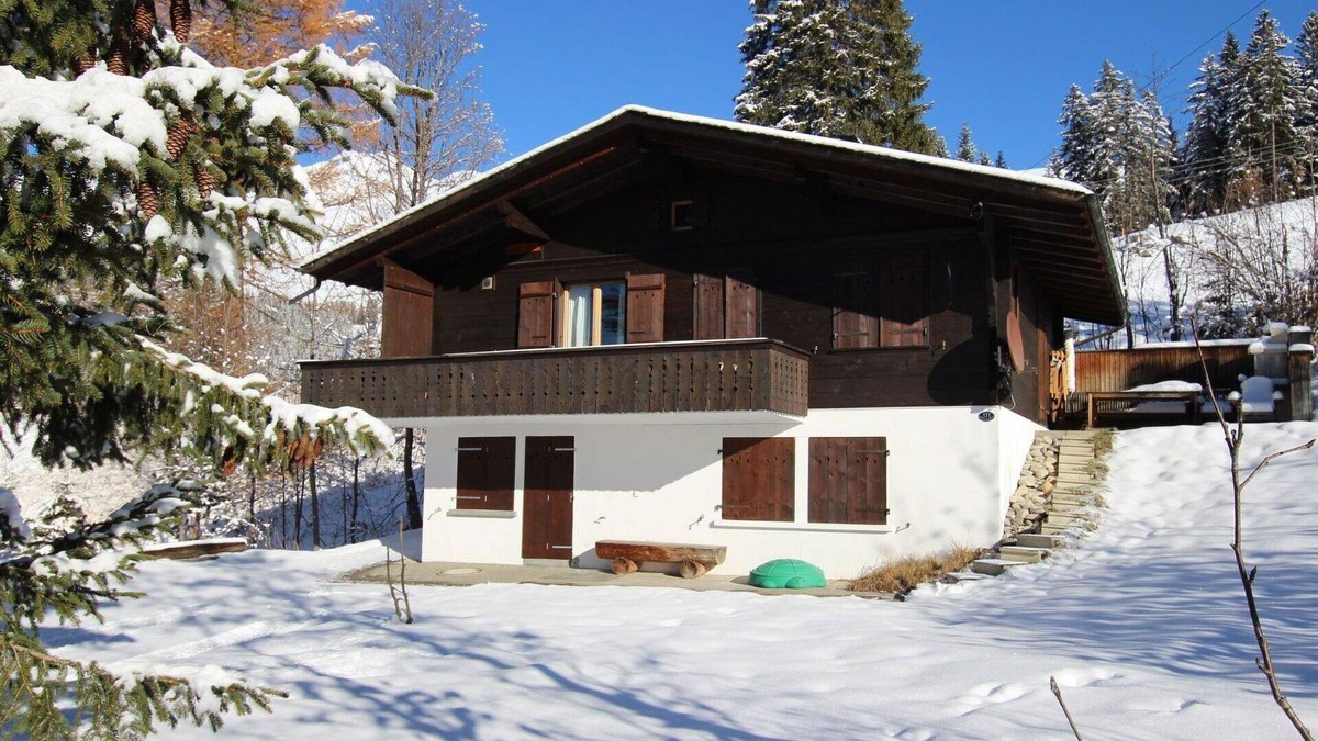 Lenk Apartment | Nice apartment for 10 people with WIFI, TV and balcony