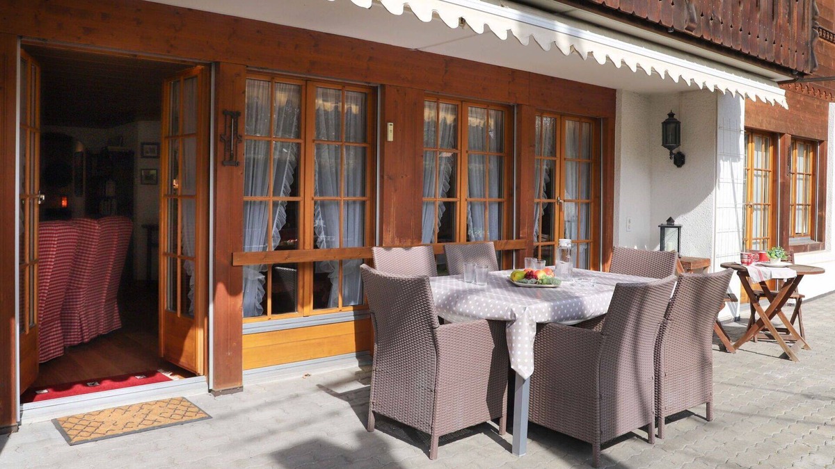 Saanen Apartment | Nice apartment for 12 guests with WIFI, TV and terrace