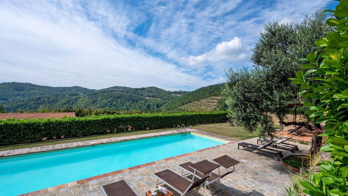 Cortemilia Apartment | Nice apartment for 18 people with pool, WIFI, patio, pets allowed and parking
