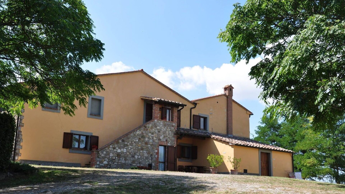 Il Poggio Apartment | Nice apartment for 2 people with pool, WIFI, TV, patio, pets allowed, panoramic view and parking