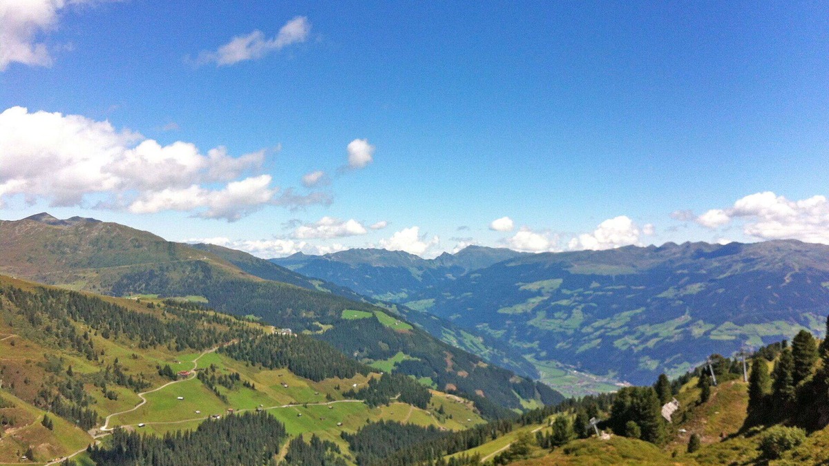 Mayrhofen Apartment | Nice apartment for 4 guests with WIFI, TV, balcony and pets allowed
