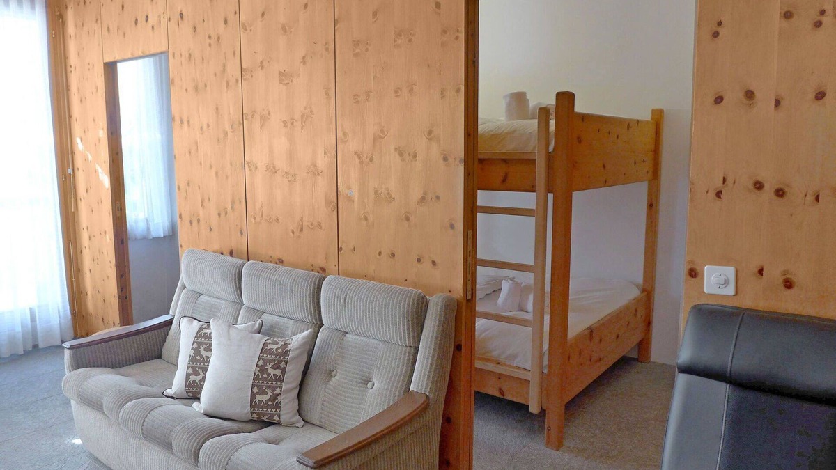 Celerina-Schlarigna Apartment | Nice apartment for 4 guests with WIFI, TV, balcony and pets allowed