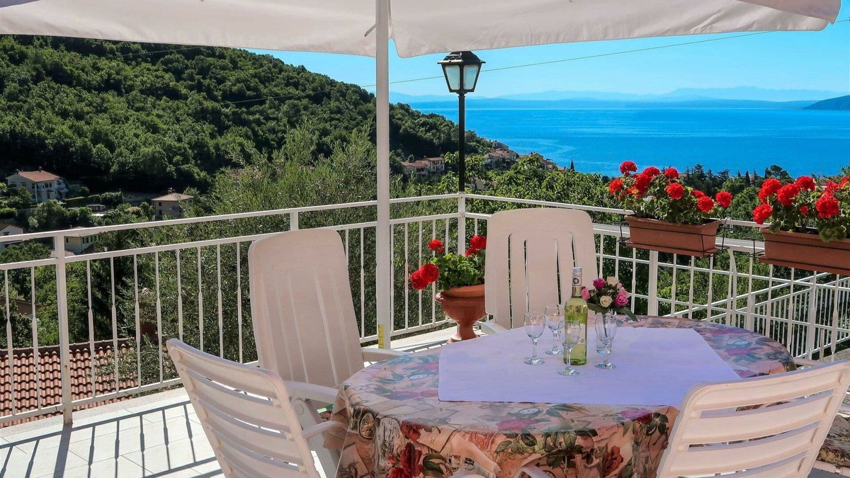Sucici Apartment | Nice apartment for 4 guests with A/C, WIFI, TV and terrace